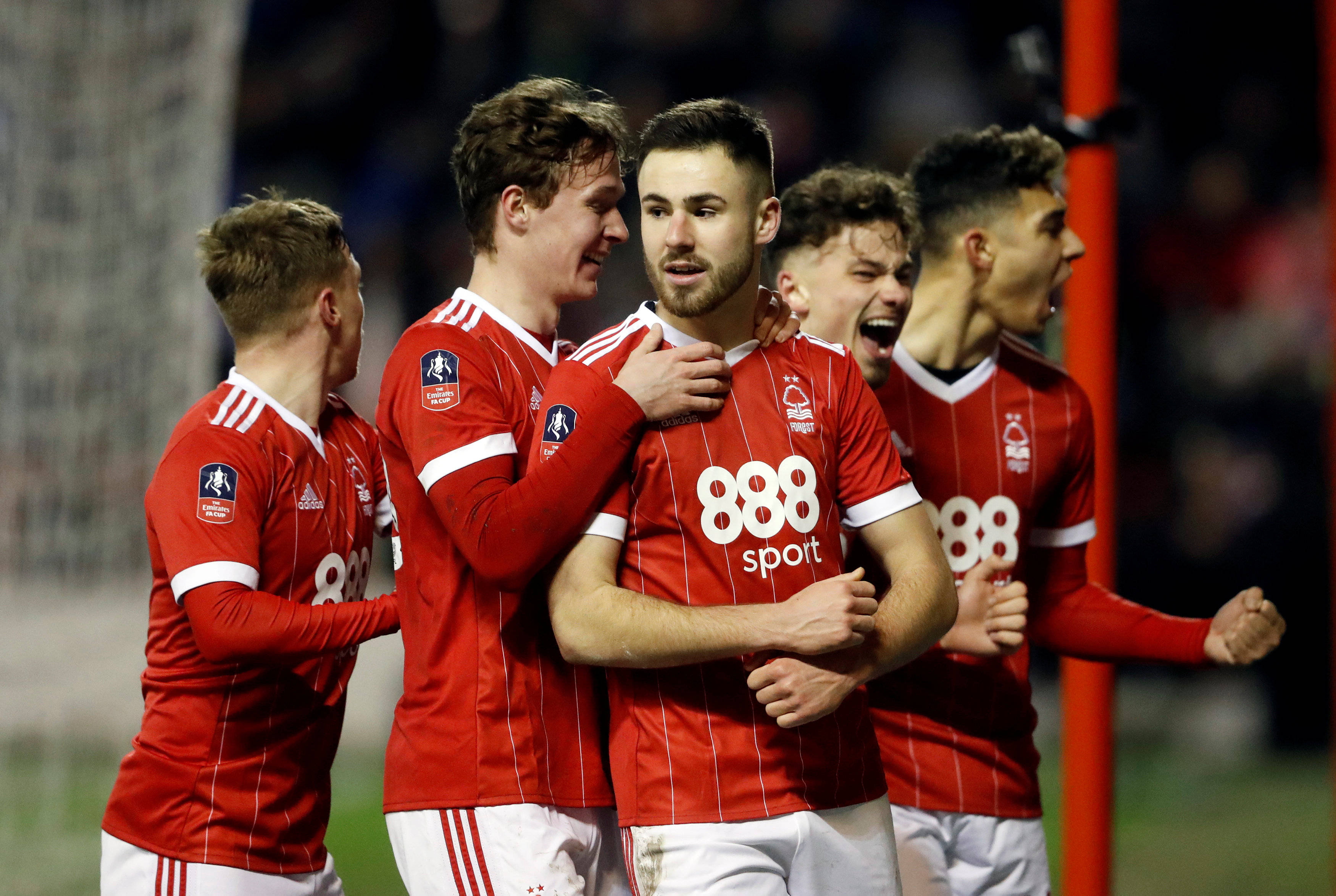 开云体育 投注-英超加时末段再迎强敌；切尔西战术微调；主帅态度——气氛紧张；训练强度明显提升的简单介绍